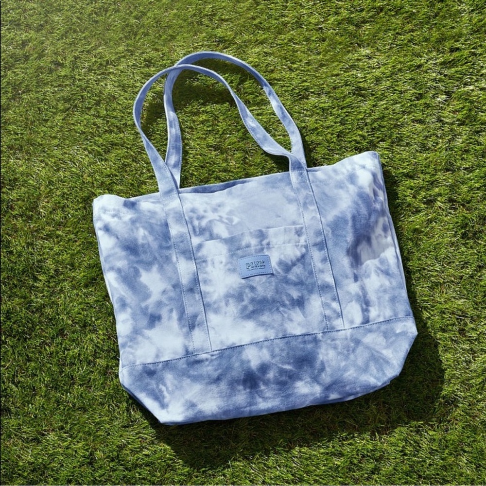 Stylish Blue Tie-Dye Tote Bag